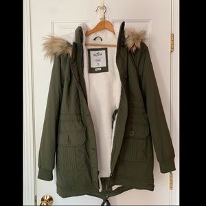 Hollister Camo Green Winter Jacket Fuzzy Fur Hood